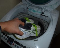 洗濯機で靴を洗う